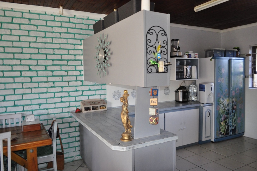 6 Bedroom Property for Sale in Wavecrest Eastern Cape